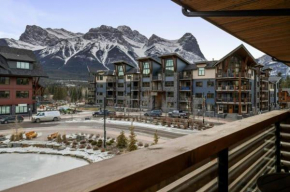 Modern Mountain Oasis Top floor 2 level 2bd